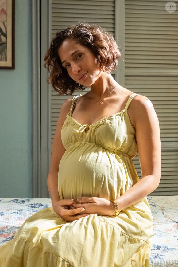 Ellen finge gravidez na novela Dona de Mim, mas mentira não dura muito tempo