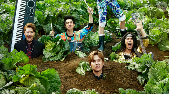 'Fazendeiro Moderno': cansados do fracasso de sua carreira, uma banda de rock se muda para o interior para cuidar de uma fazenda