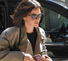 Nem sapatilhas Chanel, nem tênis New Balance: com novo iPhone 18 Pro Max em mãos, Bruna Marquezine elege calçado clássico e avaliado em R$ 7,2 mil para aerolook em Milão