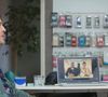 Pai de Sirin, Enver começa em um novo trabalho, porém mente ao falar do emprego para a mulher, Hatice, na novela 'Força de Mulher' em 24 de fevereiro de 2025, segunda-feira