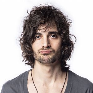 Outro episódio agravou a crise: quando Cristina Galvão, mãe de Fiuk, enfrentou um grave problema de saúde, o cantor teria pedido ajuda financeira ao pai para custear o tratamento, mas recebeu uma negativa