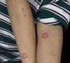 Bruna Marquezine e Sasha Meneghel surpreenderam os fãs ao fazerem tatuagens iguais. As amigas de longa data escolheram um desenho delicado em tinta vermelha e reforçaram a amizade com um momento que encantou a web