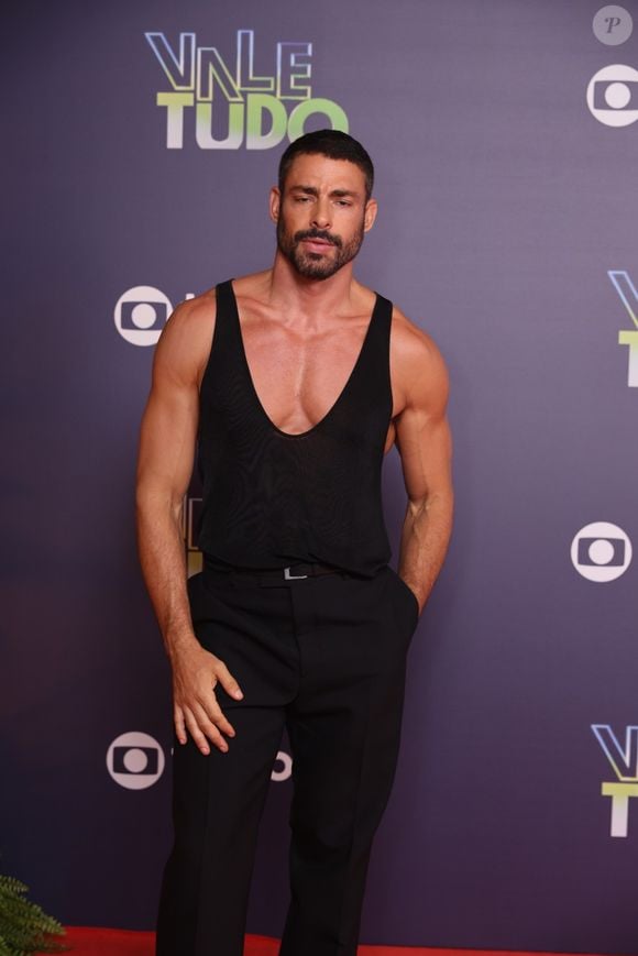 Cauã Reymond garantiu: "Não fiz nada no rosto. Nadinha. É que eu ganhei peso"