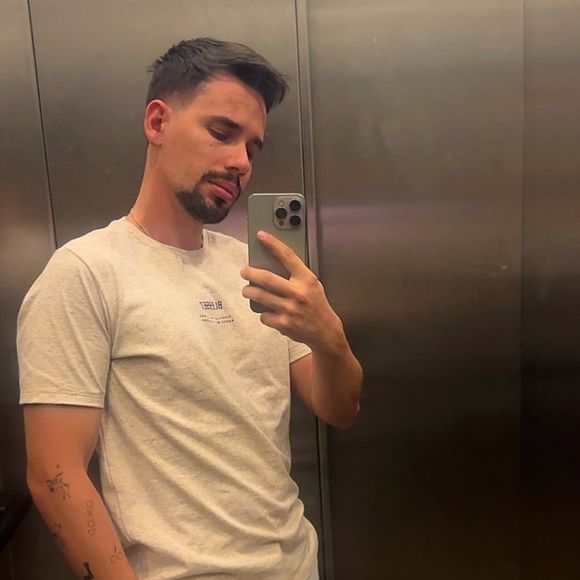 Lucas Borbas publicou homenagens a Isabel Veloso neste domingo (10)