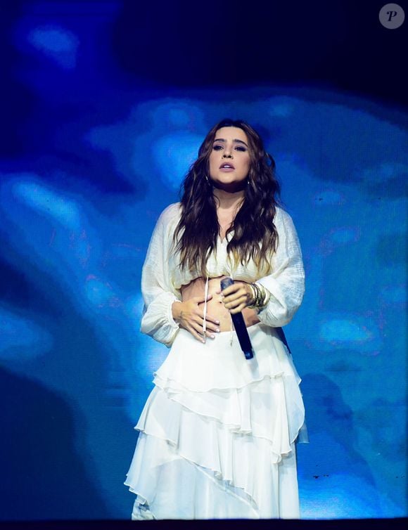 Lauana Prado se emocionou ao revelar gravidez em show. 'Há algumas semanas, a minha vida ganhou um novo sentido', escreveu em redes social