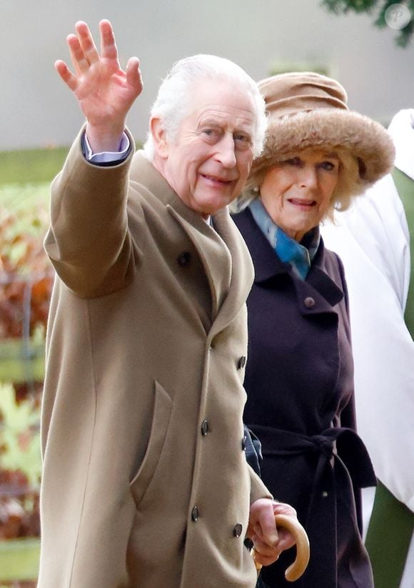 Camilla supostamente saiu furiosa de um evento depois que o então príncipe Charles continuou falando sobre as "pernas muito sensuais" de uma atriz, segundo informações divulgadas.