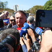 ‘Vou perguntar à minha esposa…’: Jair Bolsonaro nega ser dono do pen drive  encontrado em seu banheiro e põe Michelle Bolsonaro na reta