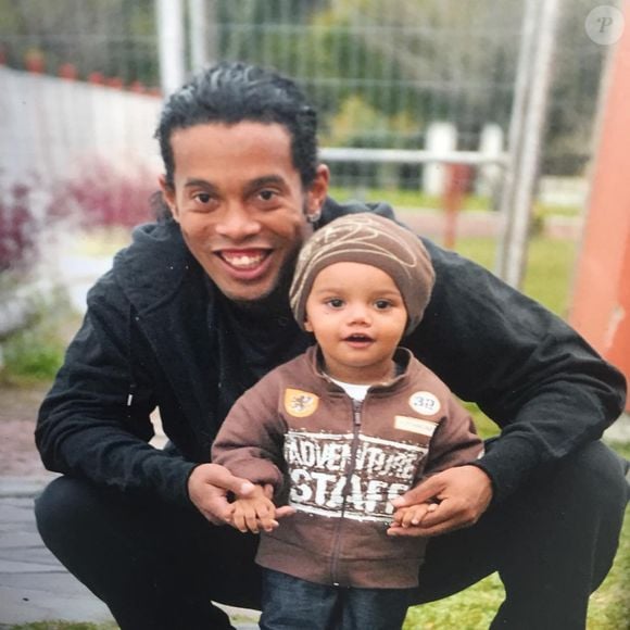 Na série, Ronaldinho Gaúcho confessou ter se arrependido de não conseguir ter visto o nascimento do filho, João Mendes
