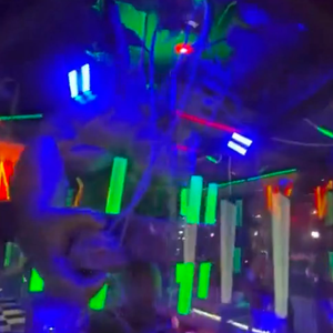 Com escorregador inspirado em nave espacial, cápsulas futuristas e cenário digno de parque temático, os quartos das filhas de Virgínia se tornaram um dos assuntos mais comentados da web