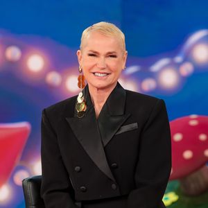 Xuxa expressou sua revolta com uma fala de Jair Bolsonaro em participação no ‘Programa Silvio Santos’ neste domingo (23)