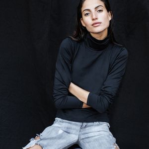 Integrante do casting da renomada WAY Model, agência de Anderson Baumgartner, Rafaella Consentino continua ampliando sua presença no cenário internacional. A nova campanha com Jung Kook é mais um capítulo de destaque em sua trajetória