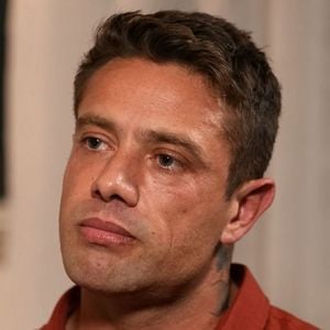 O ator Rafael Cardoso contou ter ficado 45 dias internado em uma clínica de reabilitação