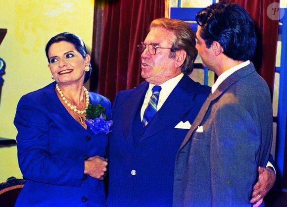 Juca de Oliveira foi presidente do Sindicato dos Atores de São Paulo - foto dos anos 1990 mostra ator com Jussara Freire em gravação da novela 'Os Ossos do Barão'