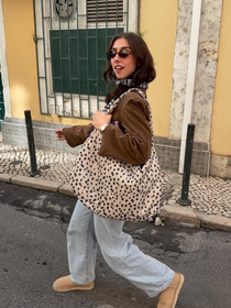 Parecem tênis da Versace, mas são os novos calçados da C&A na cor areia de praia que definem o estilo de 2026