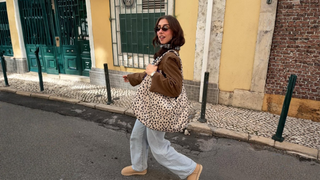 Parecem tênis da Versace, mas são os novos calçados da C&A na cor areia de praia que definem o estilo de 2026