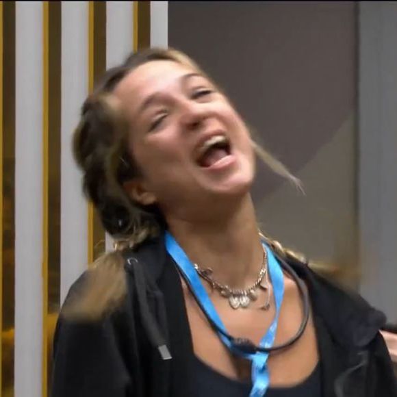 Samira comemora após conquistar dinheiro do Big Fone do Mercado Pago do BBB 26