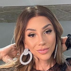 Maya Massafera anunciou que quer fazer uma nova cirurgia para aumentar o tamanho das próteses de silicone no bumbum