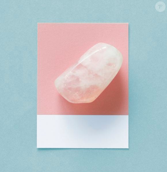 Um dos cristais mais populares, o quartzo rosa é tradicionalmente relacionado ao acolhimento