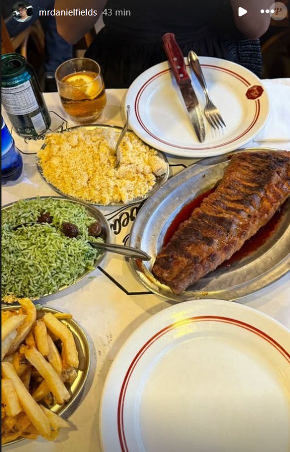 O amigo de Bruna Marquezine postou o menu do encontro com a atriz