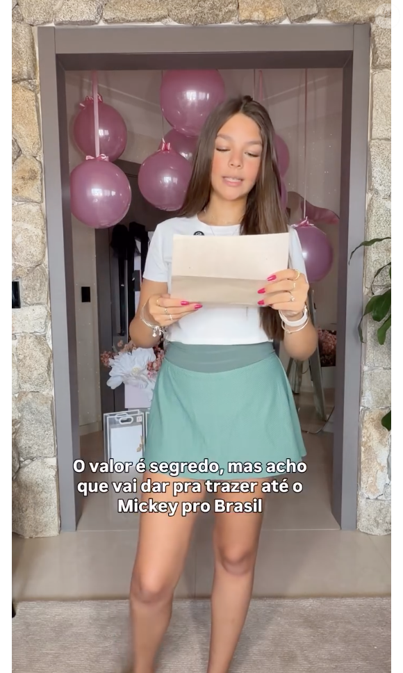 "Vovô se antecipou e fez um depósito na sua conta. Está lá para você se divertir muito pelos shoppings e parques de Orlando. O valor é segredo, mas acho que vai dar para trazer até o Mickey para o Brasil", escreveu Leonardo em um trecho da carta