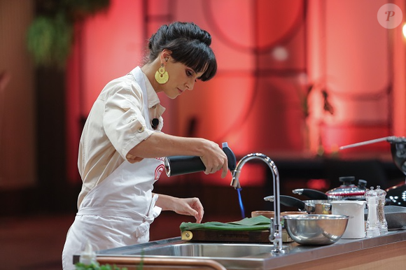 Muito criativa, Helena Rizzo já ensinou a receita de um bolo de banana fitness no reality show