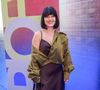 Rio Fashion Week 2026: Mari Bridi aliou um vestido marrom simples com uma jaqueta despadronizada