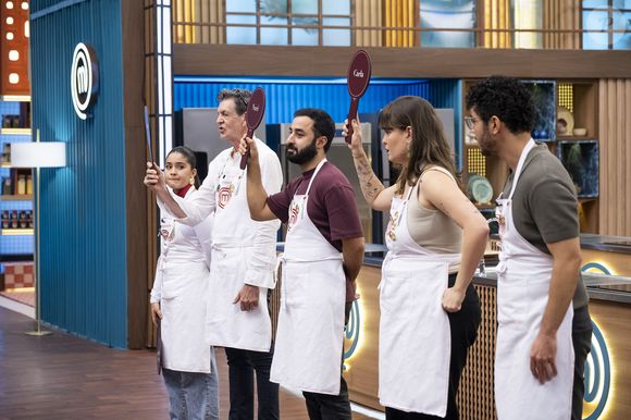 A prova de eliminação do MasterChef Brasil 2026 exigiu que os participantes criassem pratos capazes de harmonizar com diferentes vinhos