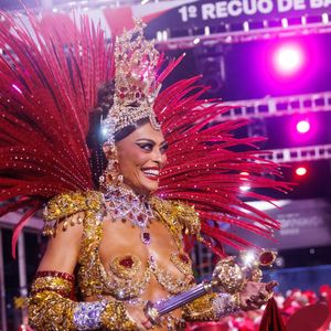 Campeã do Carnaval do Rio em 2026, Juliana Paes se emocionou na Sapucaí e comentou, sem cravar, sobre o futuro como rainha de bateria da Viradouro