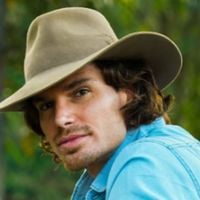 Quem é o namorado de Jônatas Faro, de 'A Fazenda 18'? Melhor amigo de Gloria Maria e tutor das filhas da jornalista têm vida discreta; foto