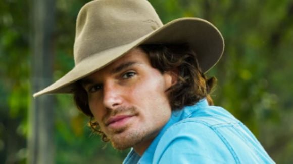 Quem é o namorado de Jônatas Faro, de 'A Fazenda 18'? Melhor amigo de Gloria Maria e tutor das filhas da jornalista têm vida discreta; foto