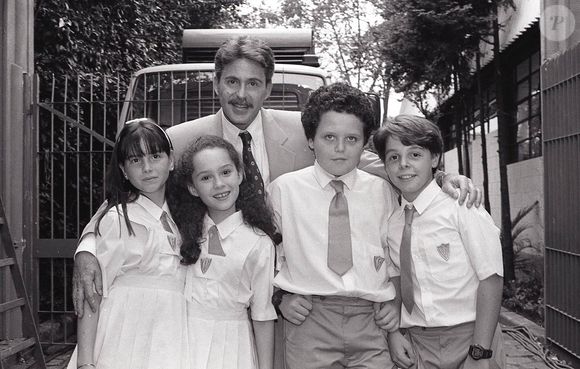 SBT colocou 3 novelas no ar no mesmo dia (entre elas, 'Colégio Brasil') e contratou trio de autores da Globo para fortalecer teledramaturgia