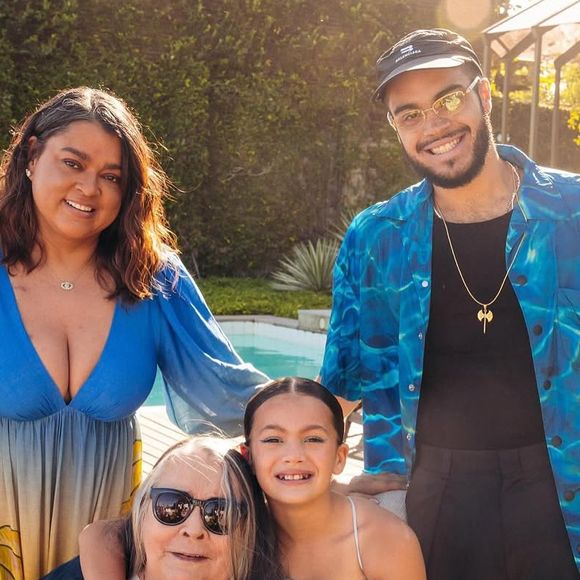 A publicação recebeu centenas de mensagens de carinho de fãs, amigos e famosos. “Todo o meu carinho pra vocês”, escreveu a apresentadora Fátima Bernardes.