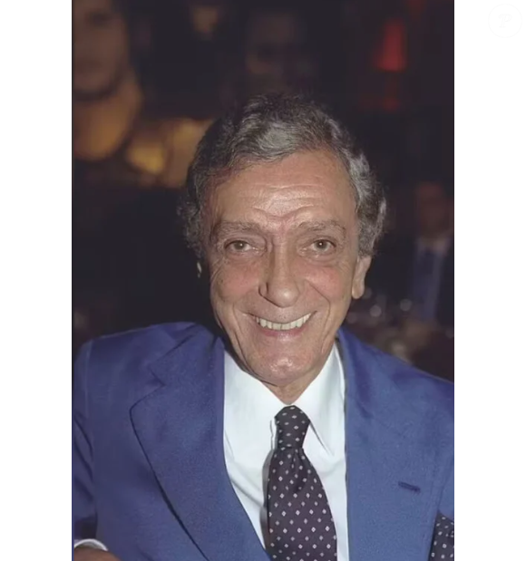 Antes de se tornar conhecido por suas participações na televisão, Edson Silva também construiu uma longa história nos palcos. Foram mais de 30 anos de atuação no teatro, com trabalhos em montagens de diferentes estilos e épocas.