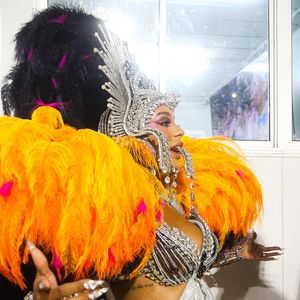 Brunna Gonçalves desfila grávida de Zuri, fruto do casamento com Ludmilla