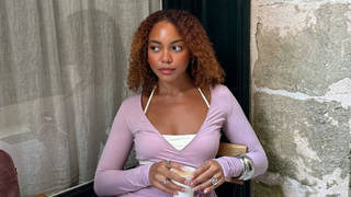 Nem rosa, nem vermelho: o tênis Adidas cor de 'bala 7 Belo' que parece New Balance e ainda garante o status de um visual esportivo nostálgico