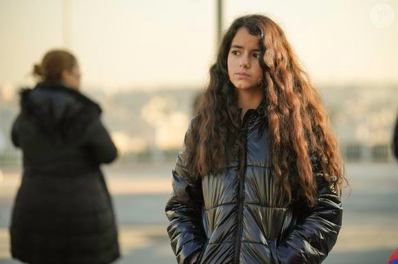 Karsu encontra a filha Tilsim com a amante de Reha e garota diz para a mãe ir embora, na novela 'Coração de Mãe' nesta quarta-feira 11 de março de 2026