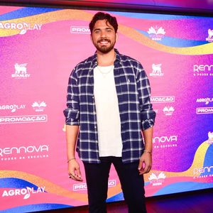 Gustavo Mioto confessou que deixou de seguir Ana Castela nas redes sociais porque a história dos dois não faz mais parte da sua vida