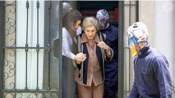 Josefa (Arlete Salles) e Gerluce (Sophie Charlote) viram reféns em assalto na novela 'Três Graças' após mocinha levar tapa