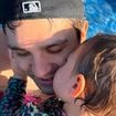 'Te proteger de toda maldade do mundo': Luan Santana mostra filha com Jade Magalhães em foto rara e desabafo sobre a menina comove a web