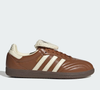 O novo Adidas Samba Língua Longa transforma a nostalgia do futebol retrô em um dos tênis mais desejados de 2026; modelo mistura couro premium, conforto e estética vintage sofisticada