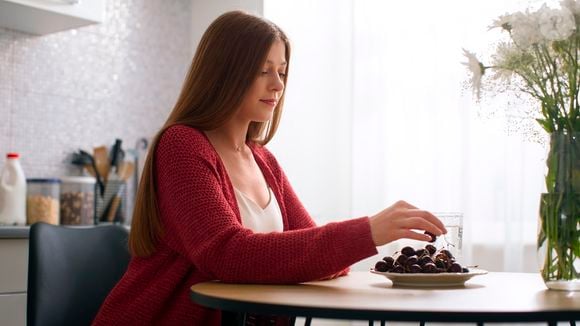 Incluir alimentos com melatonina no jantar pode ser uma estratégia interessante para melhorar o descanso, mas seus benefícios devem estar associados a um conjunto mais amplo de hábitos que favoreçam a qualidade do sono