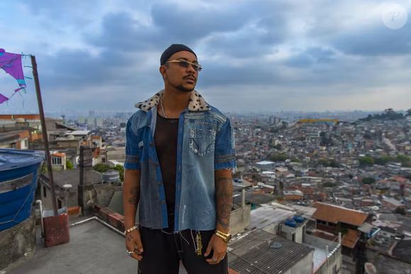 Em 'Três Graças', Xamã vive Bagdá, o chefe do tráfico de drogas da Chacrinha, favela fictícia da novela