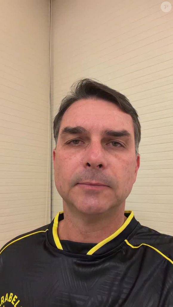 Flávio Bolsonaro também foi ridicularizado pela web após trailer de 'Dark Horse'