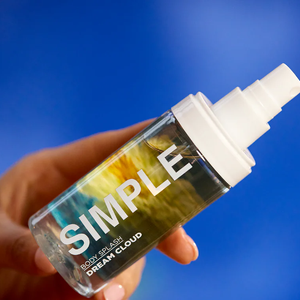 Inspirado nessa proposta, o body splash Dream Cloud surge como alternativa acessível, com notas florais e frutais que garantem frescor e conforto ao longo do dia
