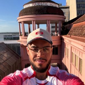 Francisco Gil é fruto do relacionamento da mãe com o ator Otávio Müller