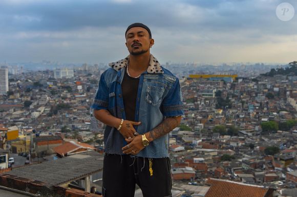 Bagdá (Xamã) descobre estátua das Três Graças ao invadir mansão de Amrinda (Grazi Massafera)