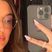 Para usar em junho: 10 ideias de unhas com efeito perolado que ficam lindas e alongam as mãos