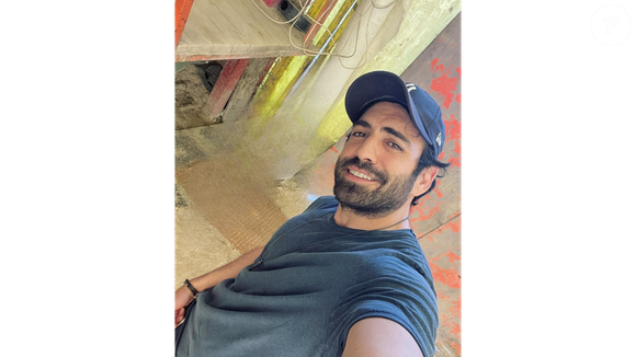 O ator Bugra Gülsoy interpreta "Fatih" na novela turca "Novamente Apaixonados"