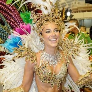 Paolla Oliveira no carnaval: atriz estreou como rainha de bateria em 2009 e ficou no posto até 2010