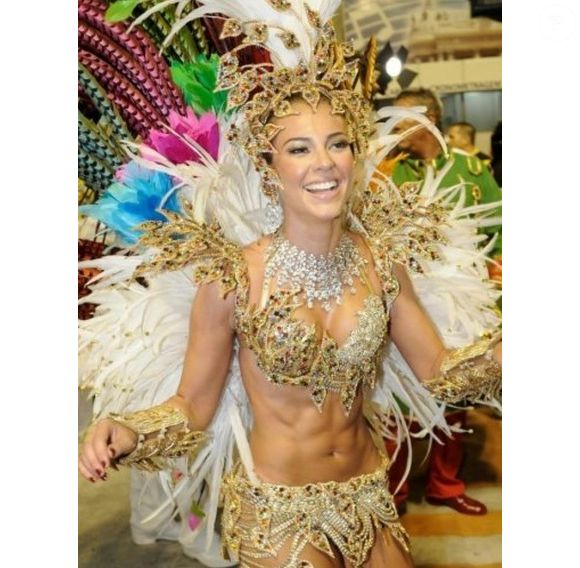Paolla Oliveira no carnaval: atriz estreou como rainha de bateria em 2009 e ficou no posto até 2010